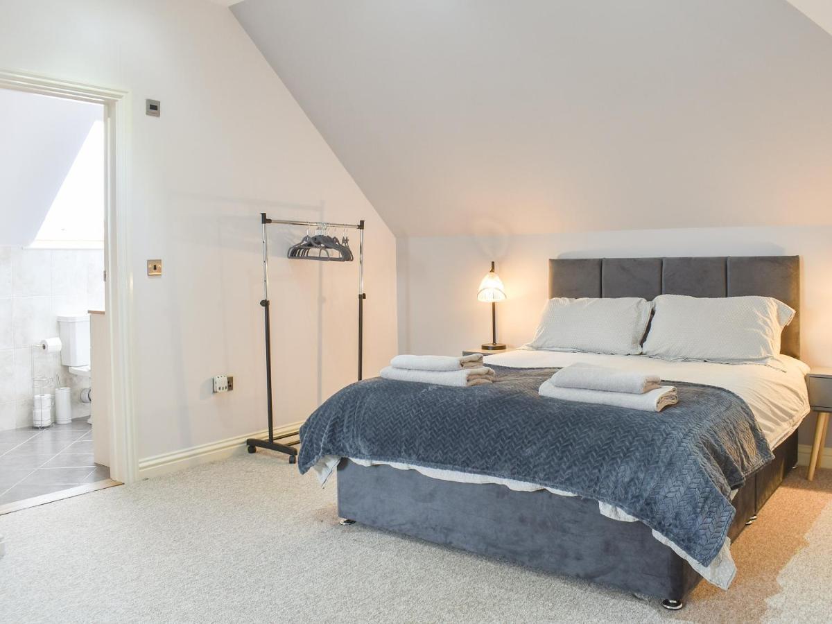 The Lodge Cosham Extérieur photo