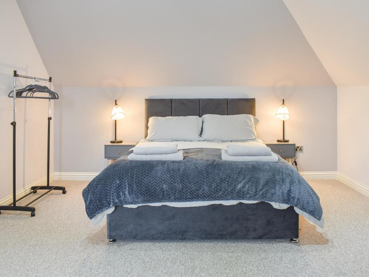 The Lodge Cosham Extérieur photo
