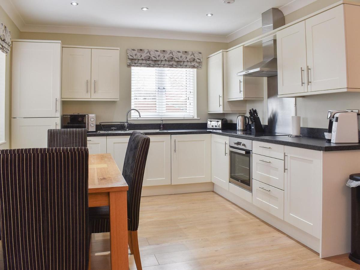 The Lodge Cosham Extérieur photo