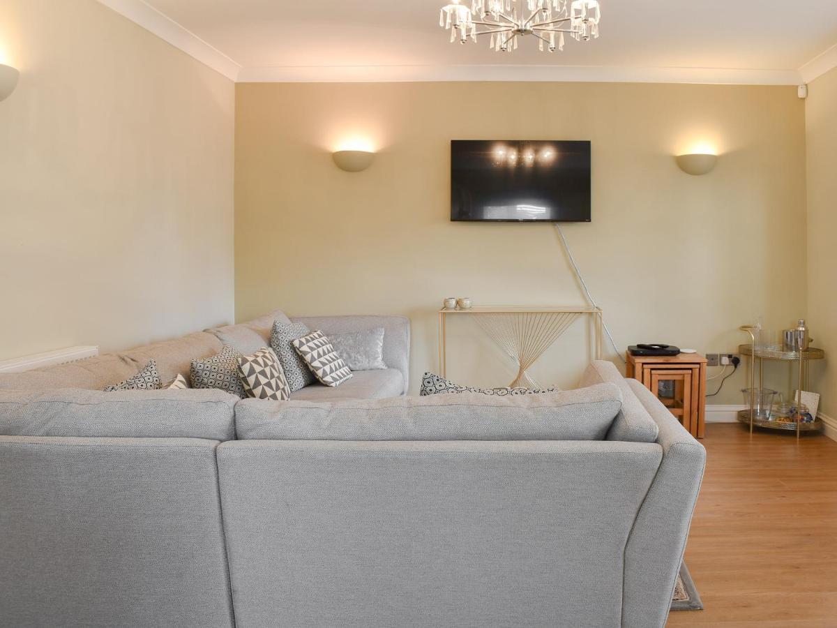 The Lodge Cosham Extérieur photo
