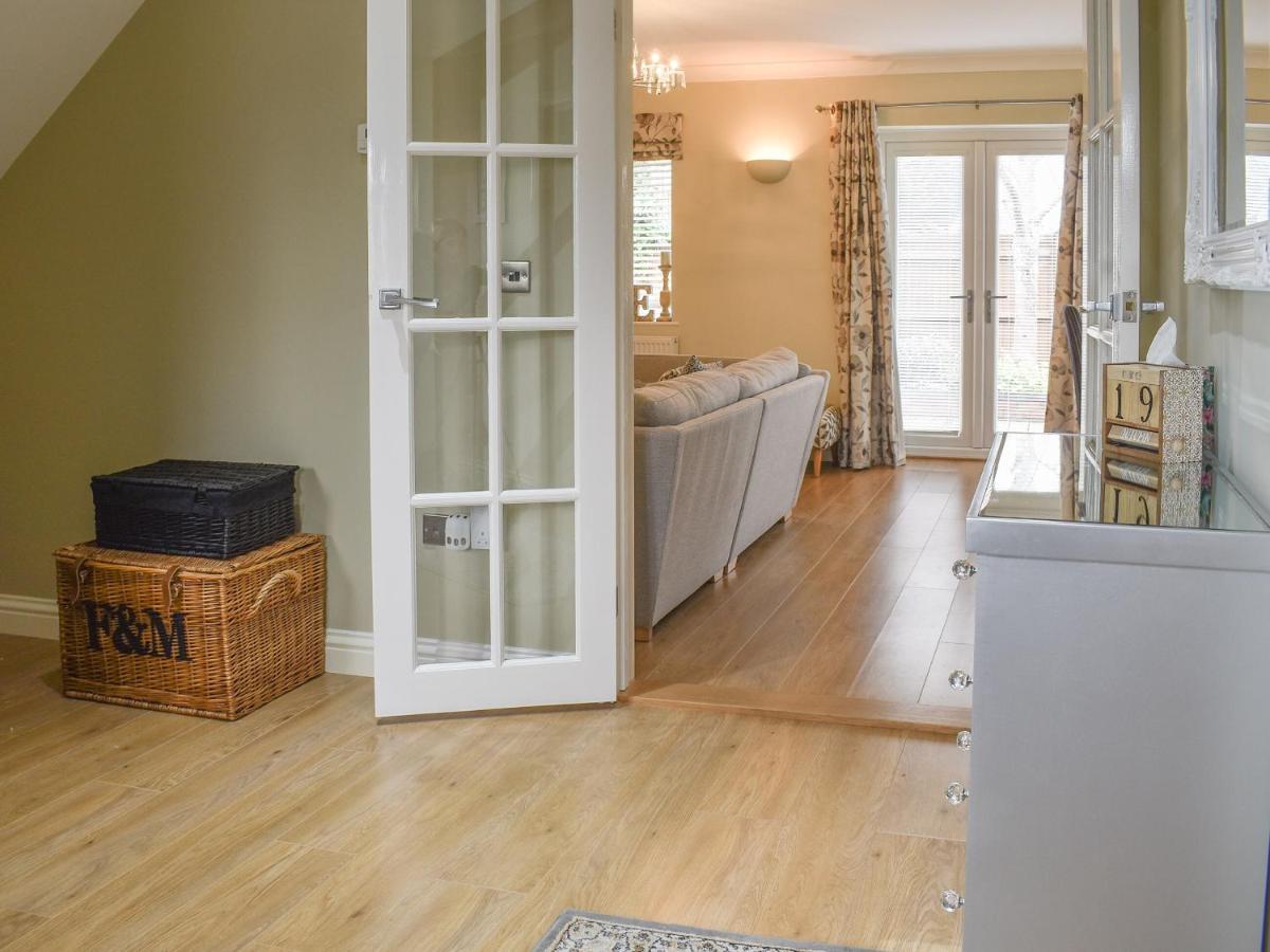 The Lodge Cosham Extérieur photo