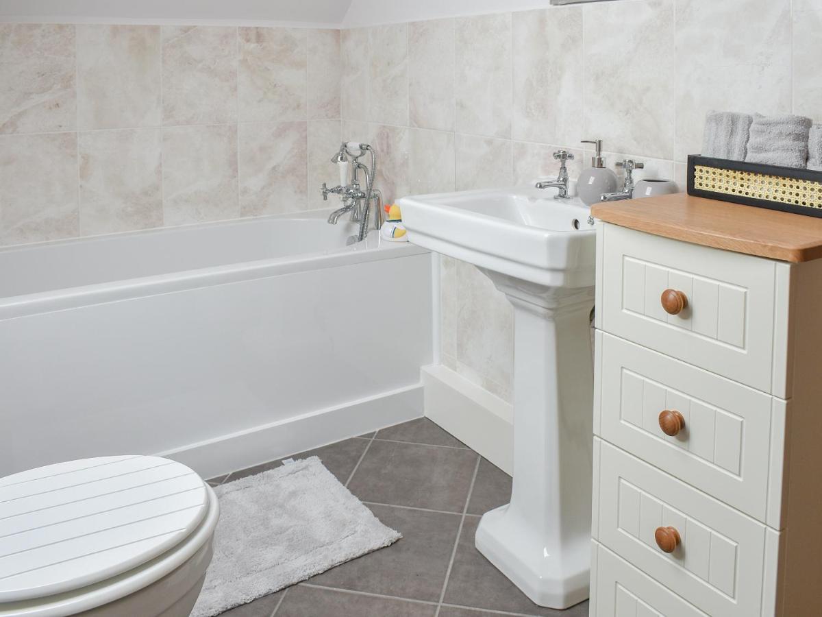 The Lodge Cosham Extérieur photo